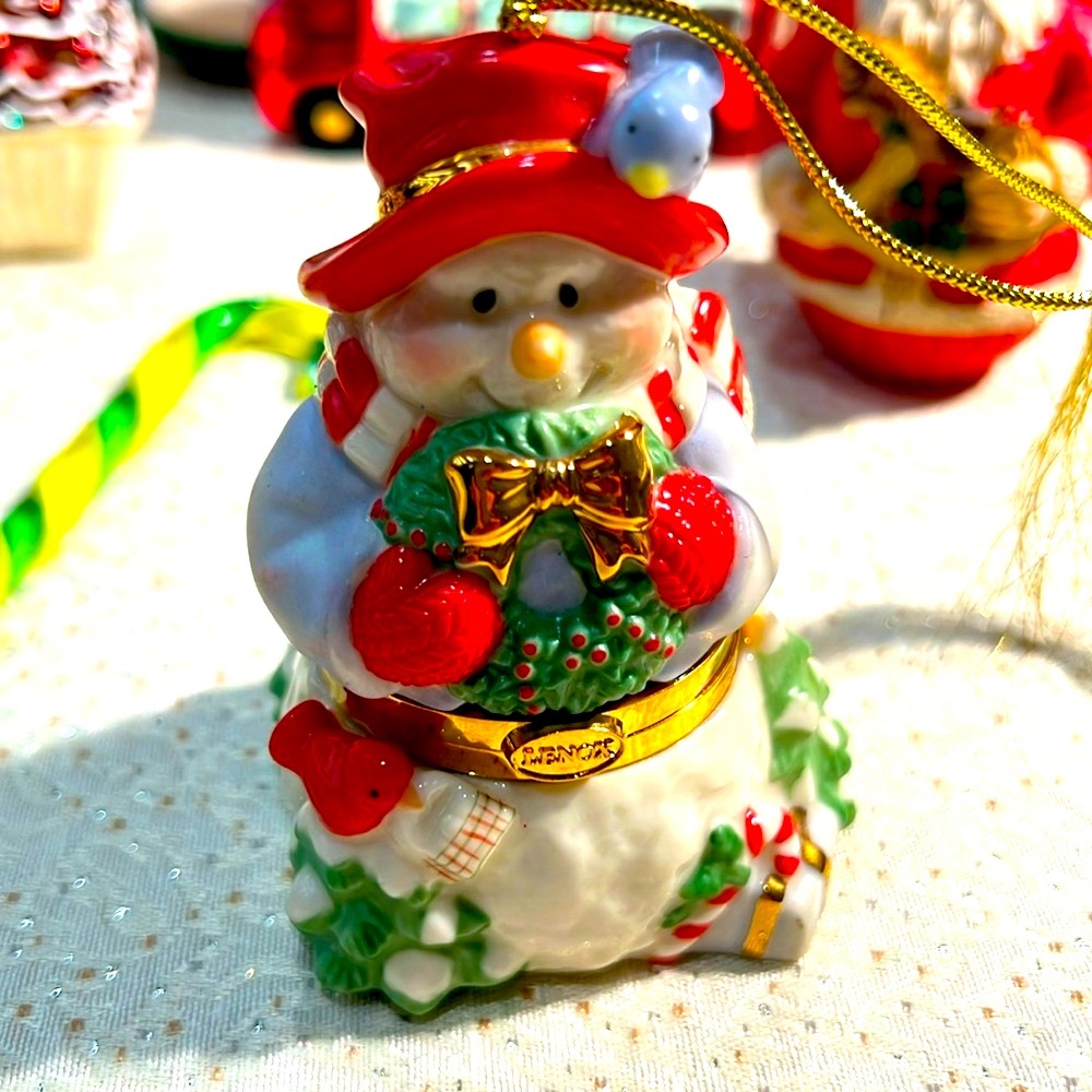 Pristine Lenox snowman porcelain Keepsake box- 2000